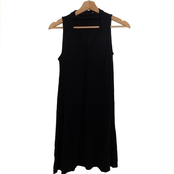 PULL & BEAR SLEEVELESS CASUAL DRESS Cut Outs - Picture 1 of 4